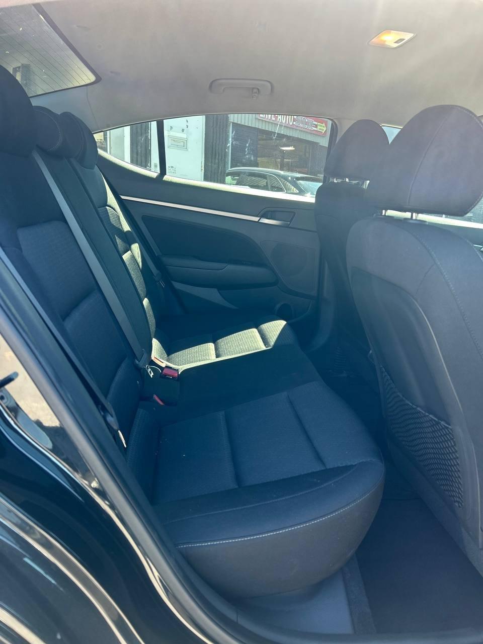 Hyundai Elantra 2017 - Image 14