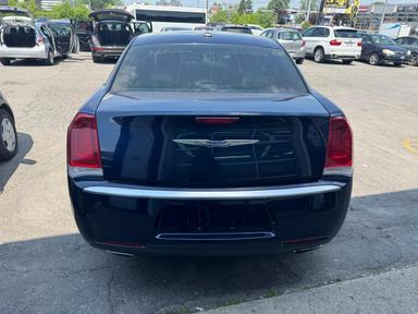 Chrysler 300 2017 - Thumbnail 3