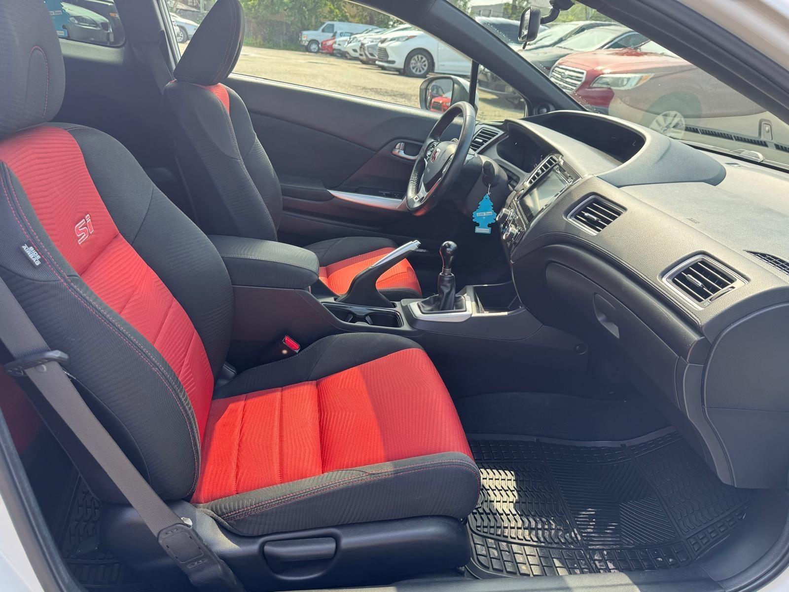 Honda Civic 2015 - Image 2